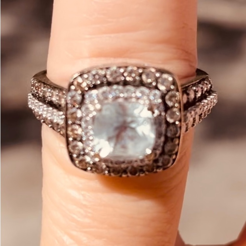 Ok all my chocolate, diamond lovers! Take a look at this beautiful Le’Veon ring! - Picture 8 of 14